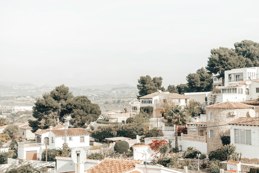 Mediterranean coastal homes and greenery representing Moraira